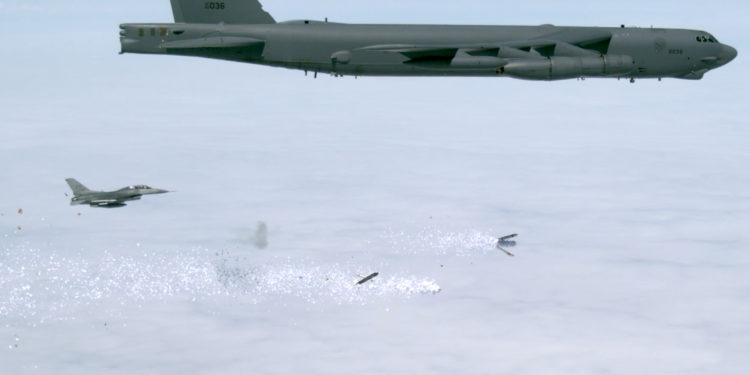 Β-52: Πώς τα θρυλικά βομβαρδιστικά μπορεί να πετάνε μέχρι τη δεκαετία του 2050